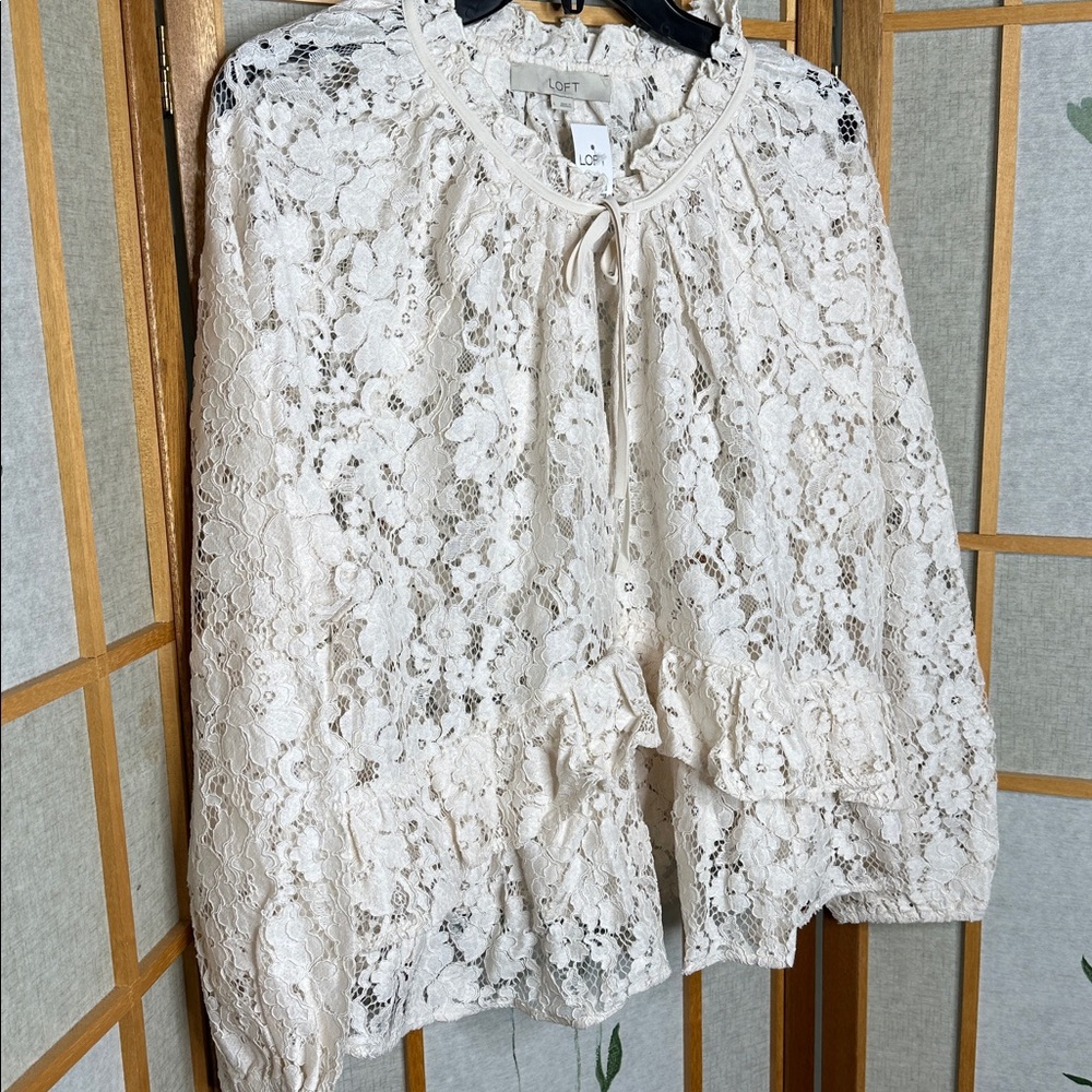 NWT LOFT Women’s Whitecap Cream Floral Lace Ruffle Peplum Blouse Top size L - Picture 5 of 8